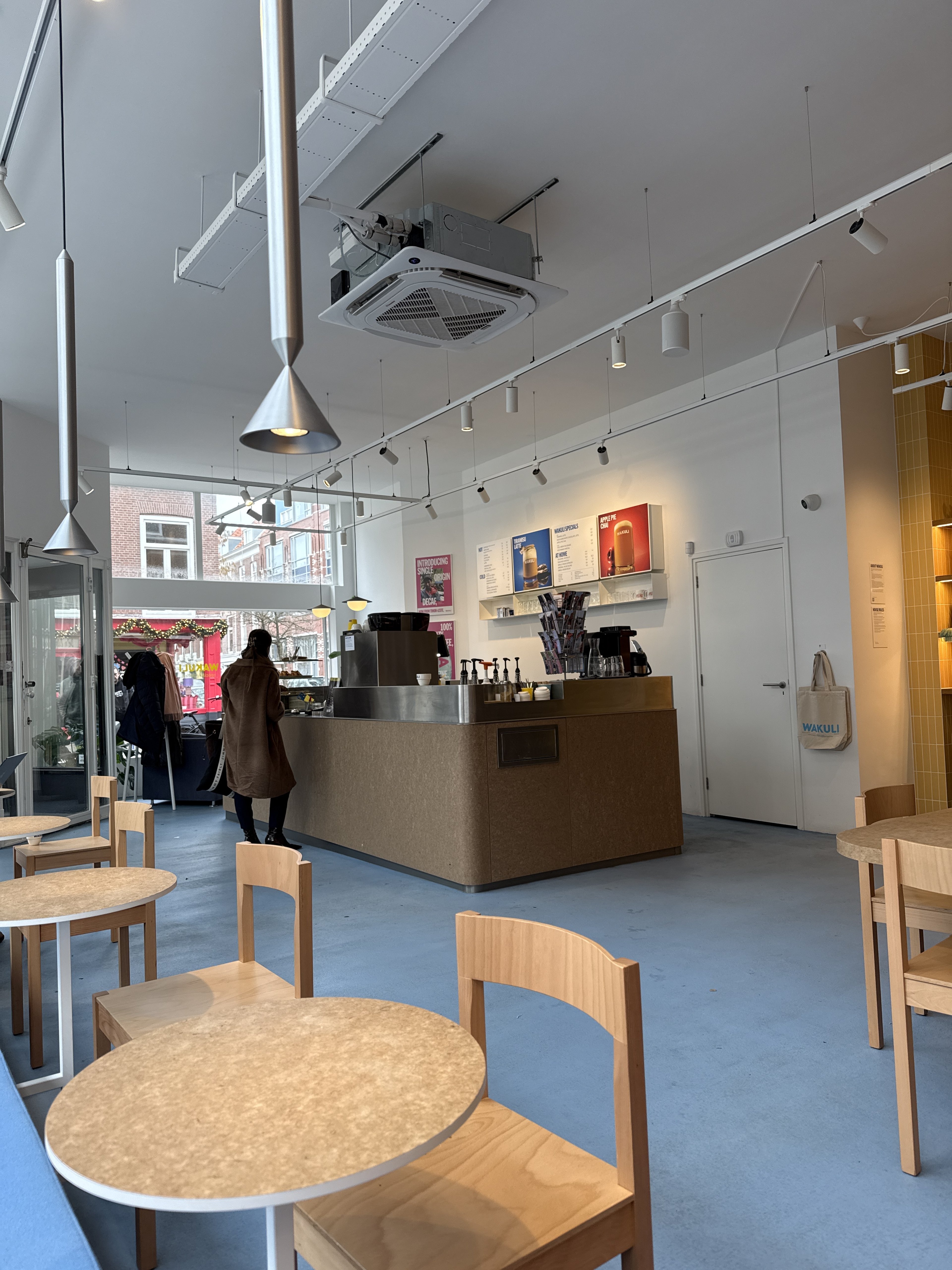 Wakuli specialty coffee bar (Piet Heinstraat) cafe