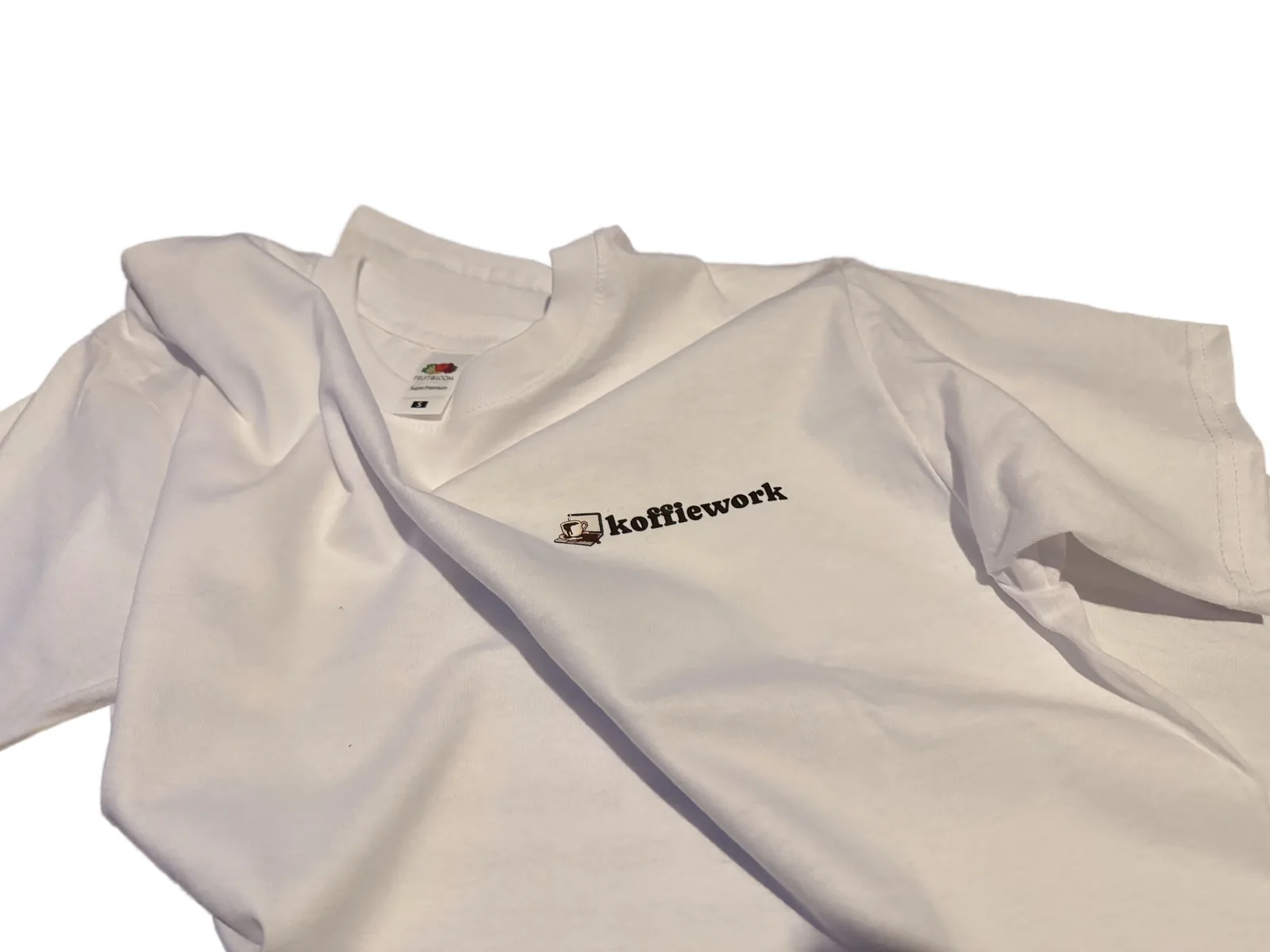 White koffieworker T-shirt front logo on a white background